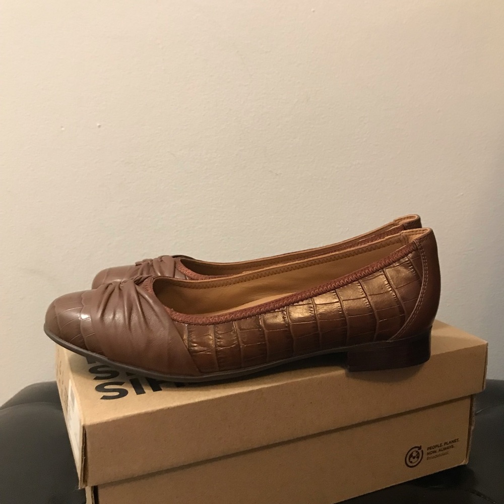 Clarks Women shoes size 9